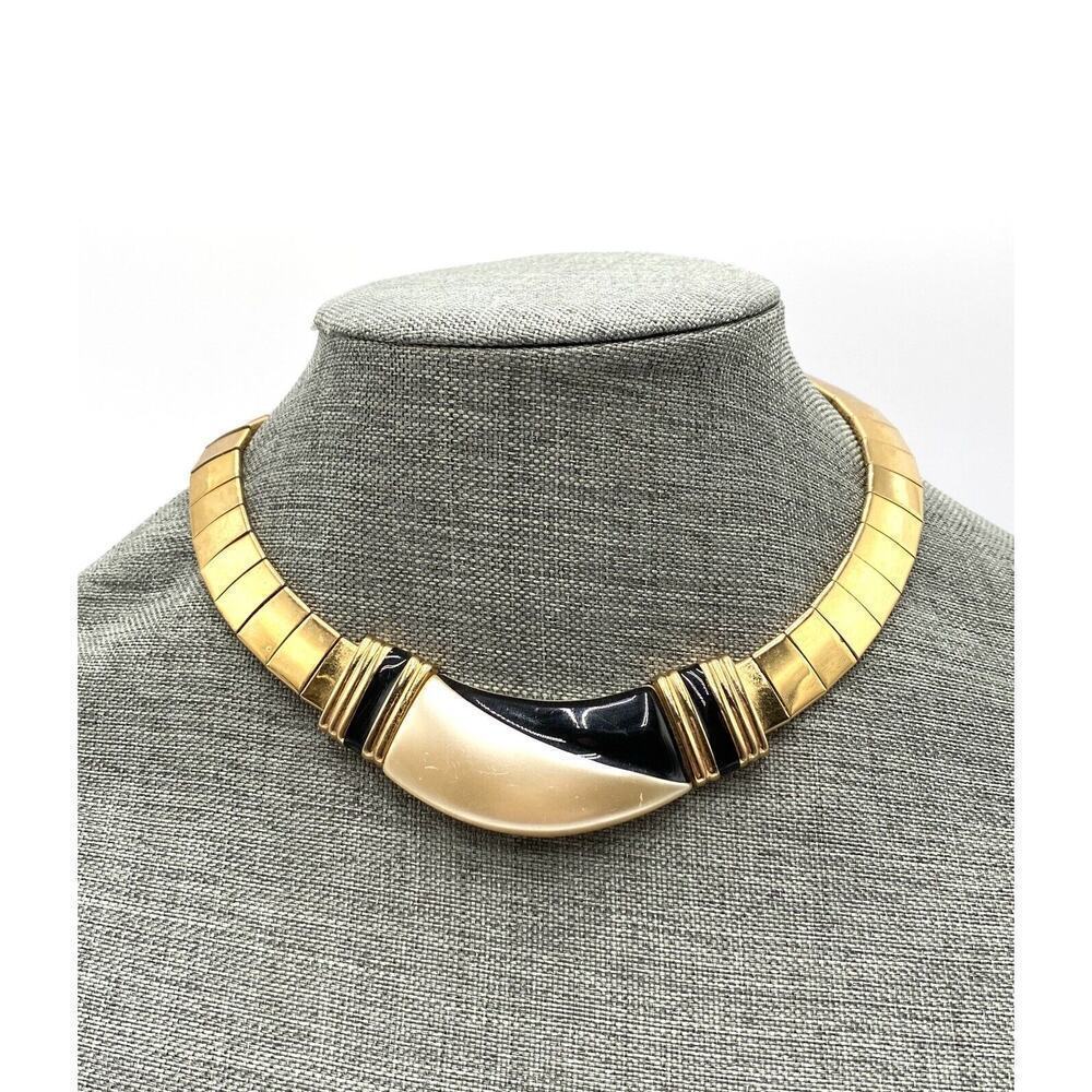 1980s Napier Gold Tone Black & White Pearlescent Lucite Collar Necklace 16”
